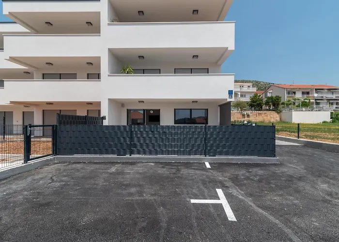 With Parking Space - 24927 Apartmán