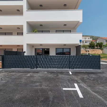 With Parking Space - 24927 Apartman