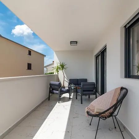 With Parking Space - 24927 Apartman *