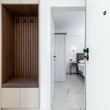 Apartman With Parking Space - 24927 Trogir